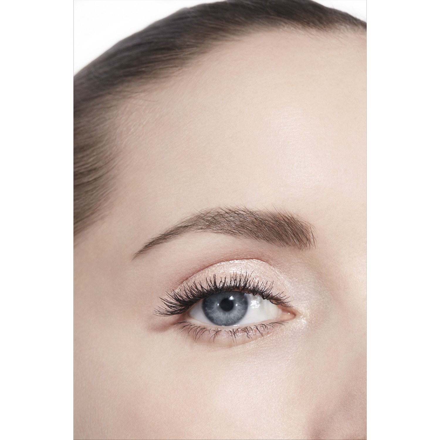 SOMBRA DE OJOS LÍQUIDA DE LARGA DURACIÓN